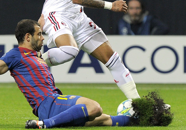 Javier Mascherano és Kevin-Prince Boateng küzdenek a Milan-Barcelona Bajnokok Ligája-mérkőzésen 2012-ben.