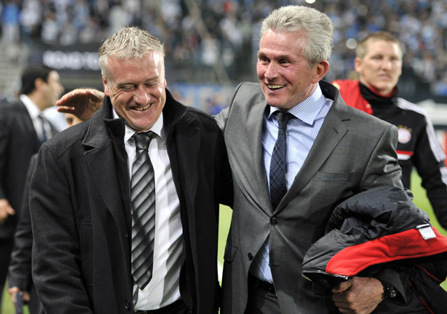 Didier Deschamps és Jupp Heynckes köszöntik egymást az Olympique Marseille és a Bayern München mérkőzésén a Bajnokok Ligájában 2012-ben.