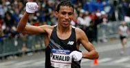 A marokkói születési, amerikai színekben is versenyző Khalid Khannouchi lábsérülés miatt bejelentette visszavonulását.