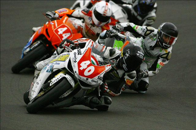 Győrfi Alen megszerezte első bajnoki pontjait Superbike-vb Superstock 1000-es sorozatának imolai futamán 12. helyével.