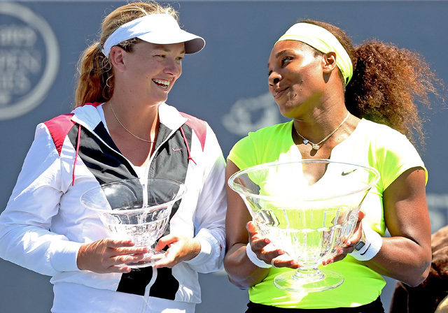 Serena és Vandeweghe / AFP 