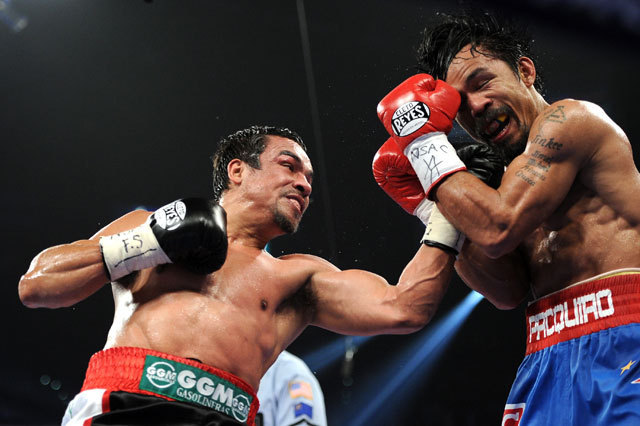 Marc Marquez és Manny Pacquiao bokszolnak egymás ellen 2011-ben.