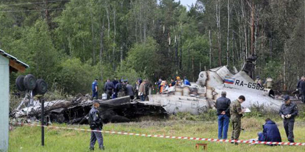 Egy lezuhant repülőgép roncsai az oroszorszégi Petrozavodszk közelében. 