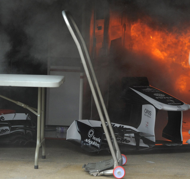 A Formula-1-es Williams istálló garázsában történt tűzben 31 ember sérült meg a Spanyol Nagydíjat követően 