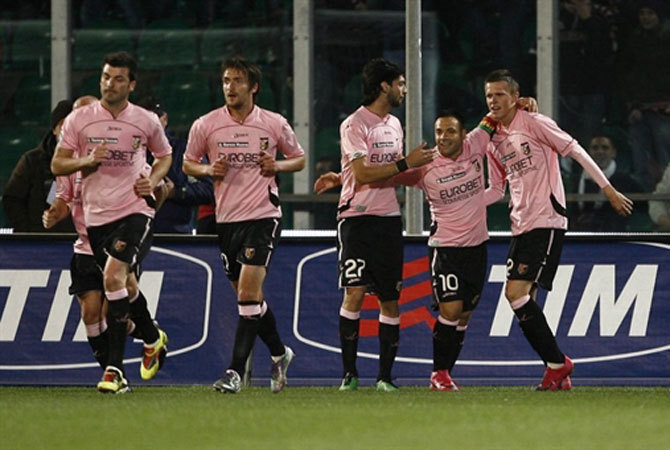 Palermo játékosok gólöröme a Roma elleni hazai meccsen 2010-ben