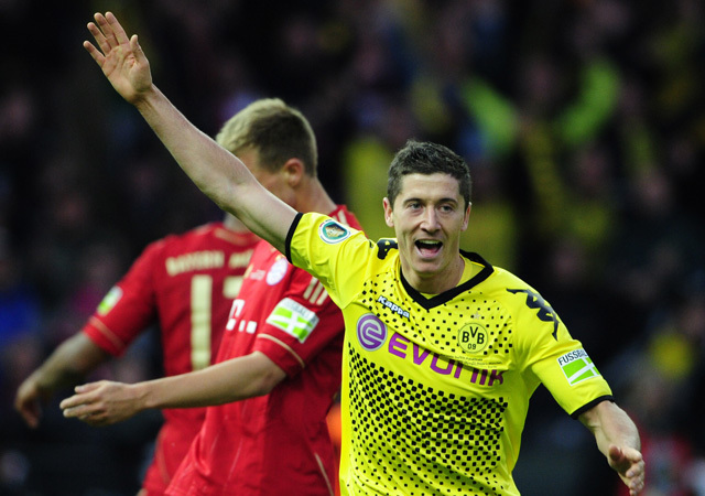 Robert Lewandowski örül a Bayern München ellen szerzett góljának a Borussia Dortmund színeiben 2012-ben.