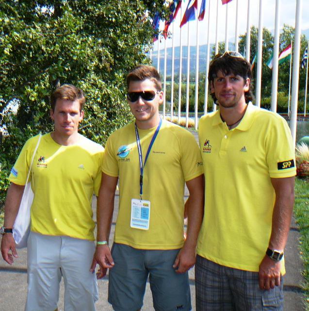 Knáb Attila (középen) az olimpiai bajnok Michal Martikannal (balra)