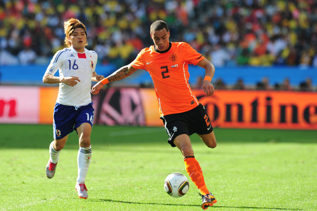 Van der Wiel a világbajnokságon Japán ellen - Fotó: AFP