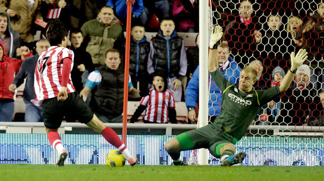 A Sunderland egy a lefújás előtti pillanatokban szerzett góllal 1-0-ra verte a lényegesen többet támadó, listavezető Manchester Cityt az angol labdarúgó-bajnokság 19. fordulójának vasárnapi zárómérkőzésén.