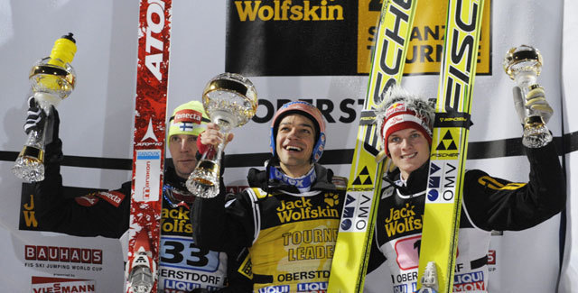 Janne Ahonen, Andreas Kofler és Thomas Morgenstern (balról), a tavalyi dobogósok. 