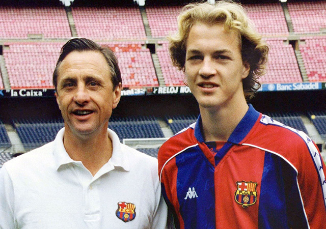 Johan Cruyff a Barcelona vezetőedzőjeként és fia, Jordi Cruyff játékosként