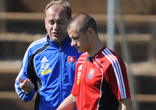 Vladimír Weiss és fia, Vladimír Weiss a szlovál labdarúgó-válogatott edzésén 2010-ben
