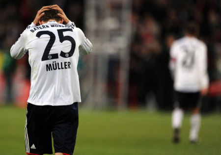 Müller fogja a fejét a Köln elleni meccsen