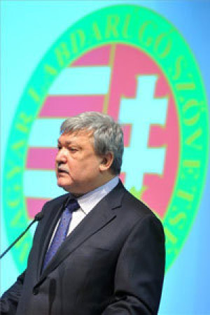 Csányi Sándor a Magyar Labdarúgás Fórumán 2011 februárjában