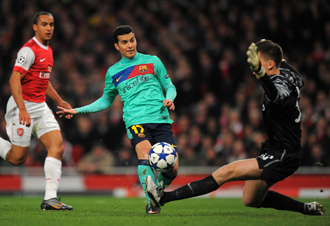 Pedro igyekszik gólt lőni - Fotó: AFP