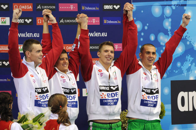 A magyar férfi 4x100-as vegyes váltó bronzérmet szerzett Debrecenben, az úszó Eb-n - Fotó: AFP
