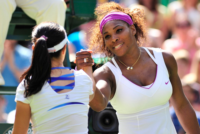 Serena Williams végül fogadhatta a kínai versenyző gratulációját