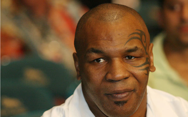 Mike Tyson Joe Frazier stílusában bokszolna a Klicskók ellen