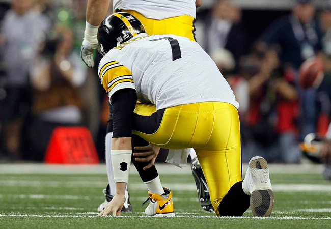 Ben Roehtlisberger fájlalja a lábát a Pittsburgh Steelers és a Green Bay Packers részvételével rendezett Super Bowlon 2011 februárjában
