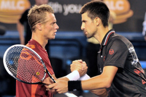 Az auzstrál Lleyton Hewitt és a szerb Noval Djokovics az Australian Openen.