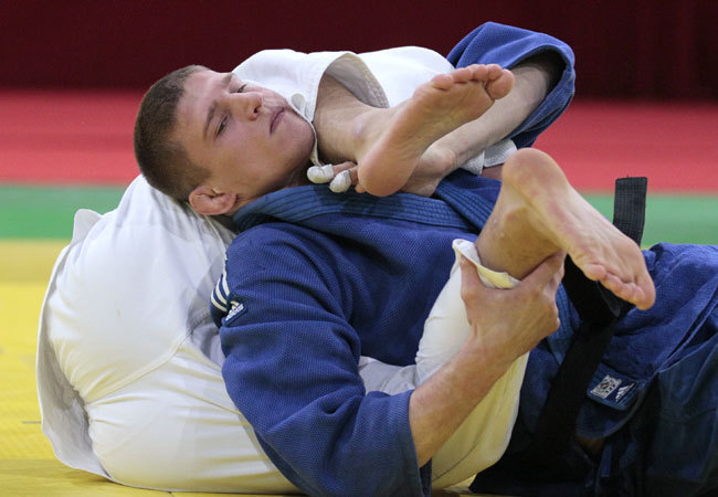 Ungvári Attila küzd a párizsi Judo Grand Slam versenyen 2011 februárjában