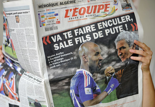 A L'Equipe 2010 nyári száma, amelynek címlapján Nicolas Anelka állítólag Raymond Domenechnek címzett trágár mondatai olvashatók