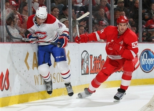 Detroit játékos lök félre egy montréalit az NHL-ben