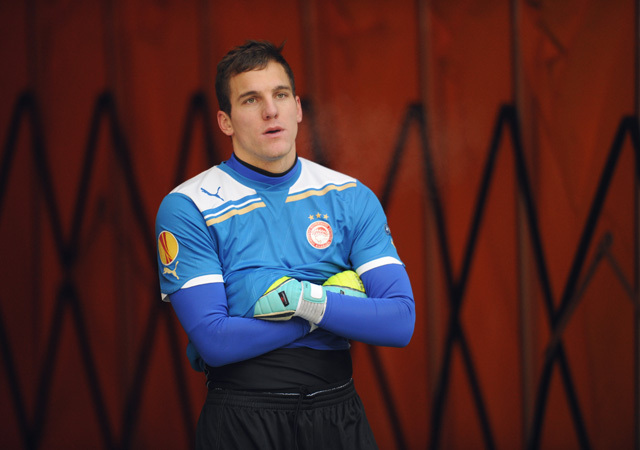 Megyeri Balázs, miután piros lapot kapott a Rubin Kazany-Olimpiakosz Pireusz mérkőzésen 2012-ben.