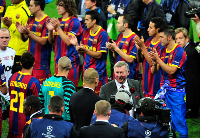 Sir Alex Ferguson gratulál Josep Guardiolának a Barcelona-Manchester United Bajnokok Ligája-döntő után a Wembley Stadionban 2011 májusában
