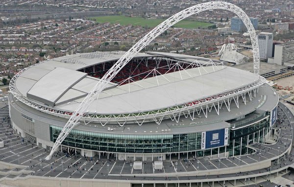 A pénz a szigetországi labdarúgásban is nagy úr, az FA vezetői persze óvatosan közelítenek a Wembley-kérdéshez.