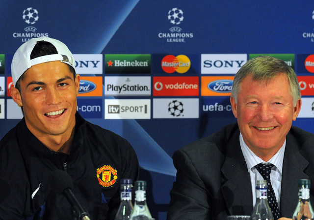 Cristiano Ronaldo és Sir Alex Ferguson a Manchester United BL-mérkőzés előtti sajtótájékoztatóján 2009-ben.