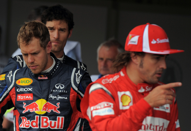 Fernando Alonso, a Ferrari, valamint Sebastian Vettel és Mark Webber, a Red Bull pilótái
