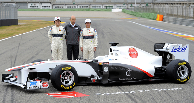 Peter Sauber és versenyzői Kamui Kobayashi és Sergio Perez