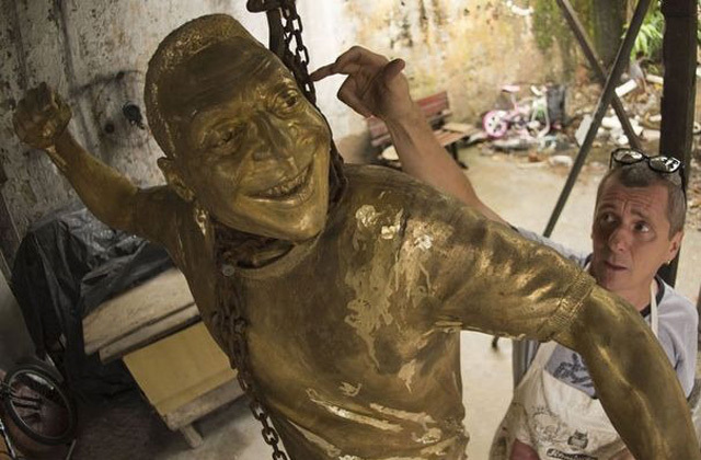 A Pelé-szobor megalkotása akülüönleges testhelyzet és a legenda státuzsa miatt is nagy feladat - Fotó: AFP