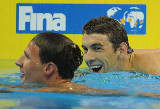 Itt még mosolygott Phelps (jobba) és Lochte, később dühösen vették tudomásul az amerikai sztárok a 4x100 méteres gyorsúszó váltó elvesztését 