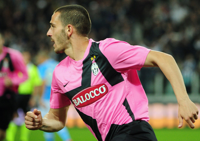Leonardo Bonucci örül a Napoli ellen szerzett góljának a Juventusban a Serie A-ban 2012-ben.