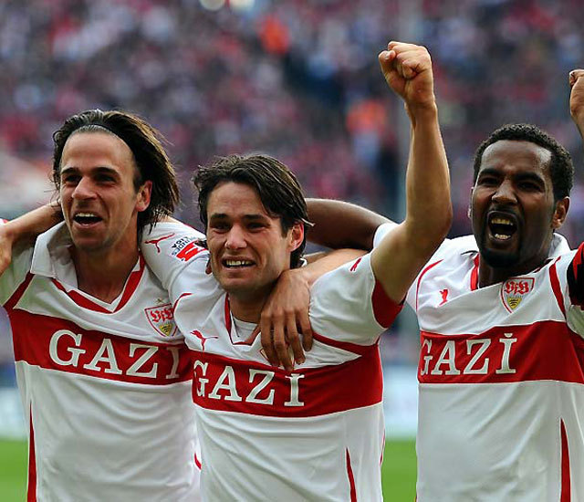 A Stuttgart játékosai ünneplik a Köln ellen aratott idegenbeli győzelmet - Fotó: AFP