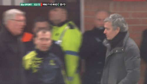 José Mourinho és Sir Alex Ferguson sugdolózik a Manchester United-Real Madrid BL-találkozón