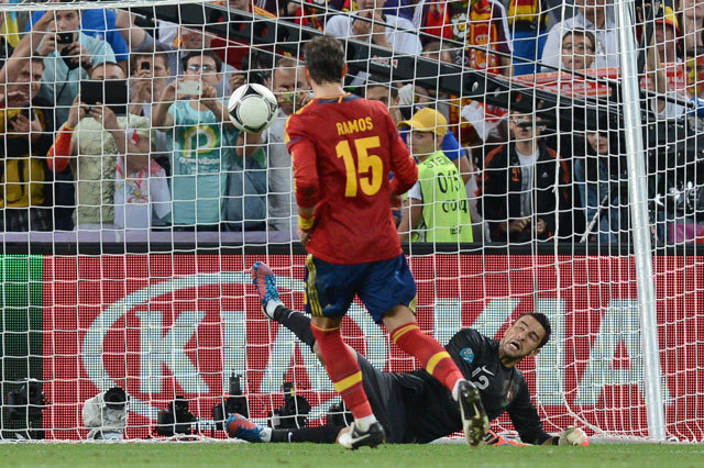 A címvédő és világbajnok spanyolok a szerdai elődöntőben büntetőkkel nyertek a portugál csapat ellen.