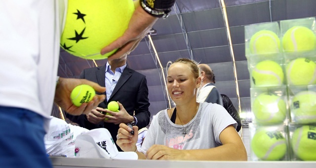 Wozniacki három szettben győzött Radwanska ellen a világbajnokság nyitányán