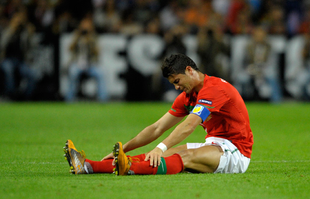 Ronaldo fájdalmak közepette - Fotó: AFP