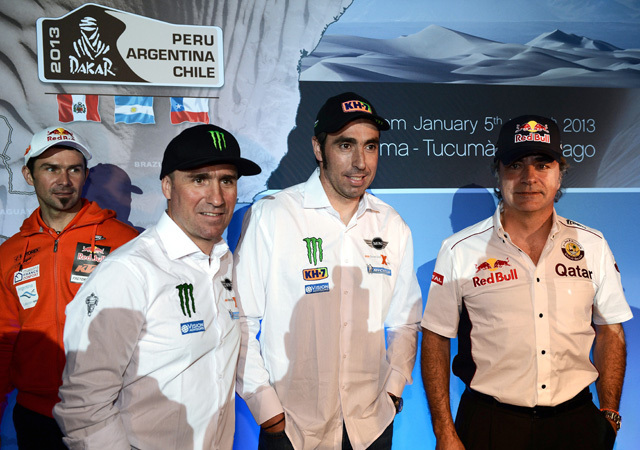 Cyrill Despres, Stephane Peterhansel, Nani Roma és Carlos Sainz a Dakar Rali bemutatóeseményén 2012-ben.