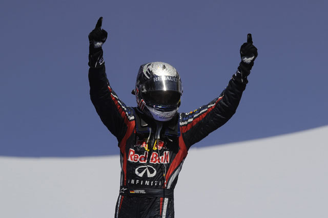 Sebastian Vettel örül az Európa Nagydíjon aratott győzelmének Valenciában 2011 júniusában
