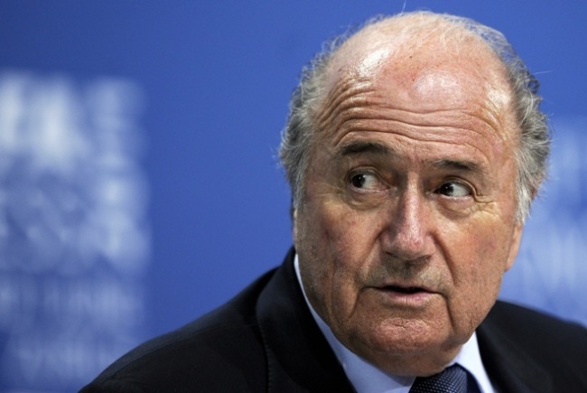 Josh Blatter vasmarokkal fogja össze a világ labdarúgását