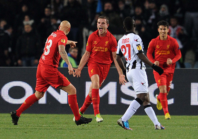 Henderson gólját ünneplik a Liverpool játékosai az Udinese elleni mérkőzésen az Európa Ligában 2012-ben.