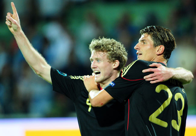 Andre Shürrle és Mario Gomez gólöröme az Azerbajdzsán-Németország Eb-selejtezőn 2011 júniusában