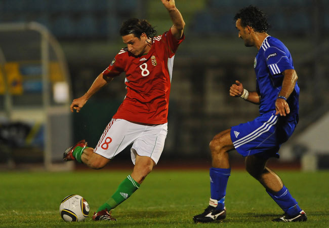 Szabics Imre lő a San Marino-Magyarország Eb-selejtezőn 2011 júniusában