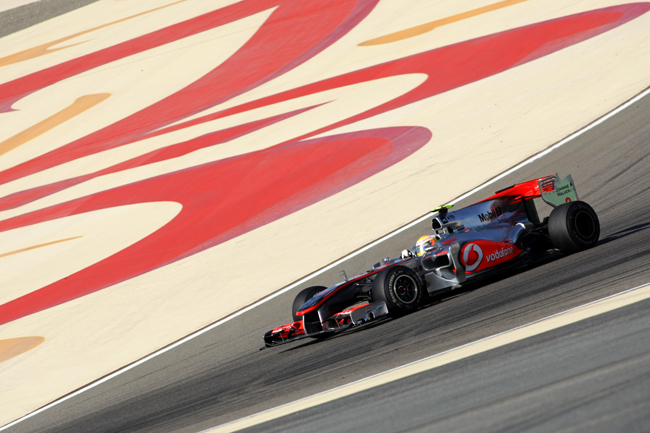 Lewis Hamilton, a McLaren pilótája a Bahreini Nagydíjon.