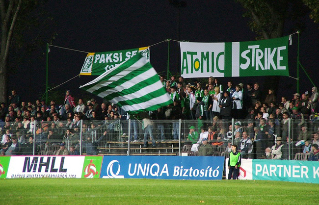 A Paksi FC szurkolótábora - Fotó: www.paksifc.hu