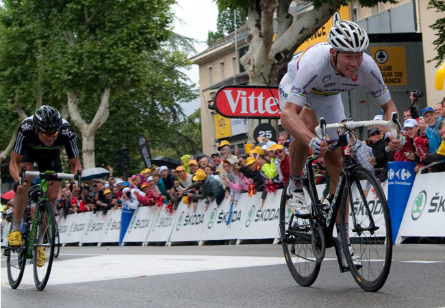 Thor Hushovd nyeri meg a Tour de France 16. szakaszát a szintén norvég Boasson Hagen előtt 2011 júliusában